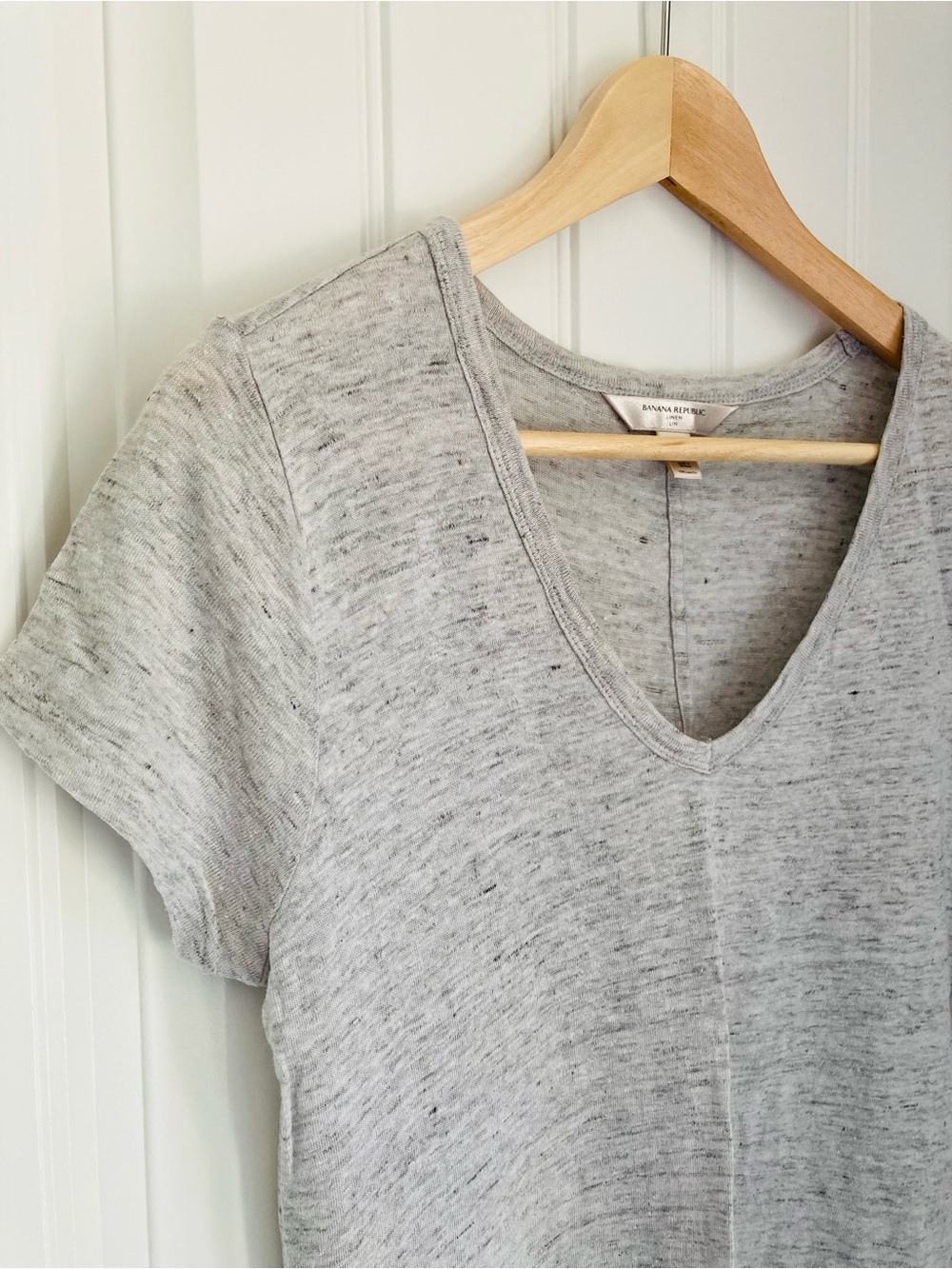 Banana Republic 100% Linen V-Neck Women's Tee | M